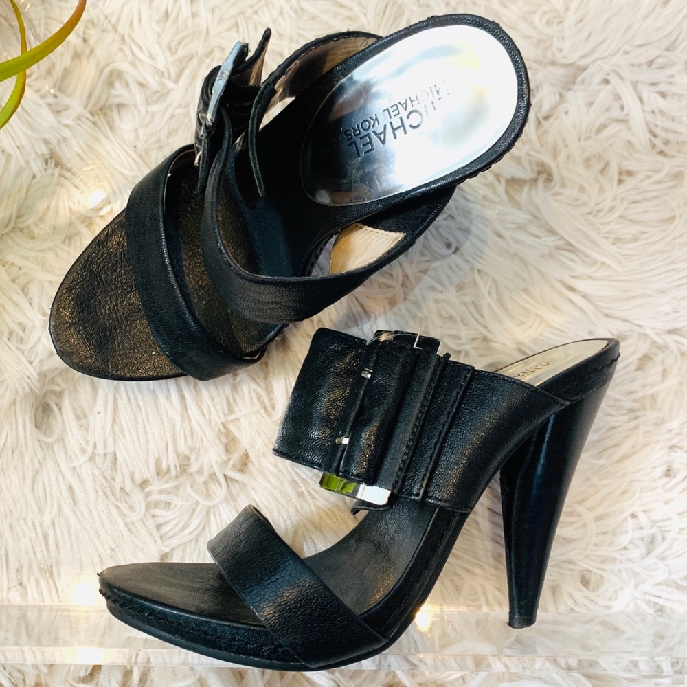 MICHAEL KORS CAMDEN BUCKLE BLACK LEATHER HEELS